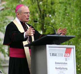 Archbishop Werner Thissen speaking in Hamburg